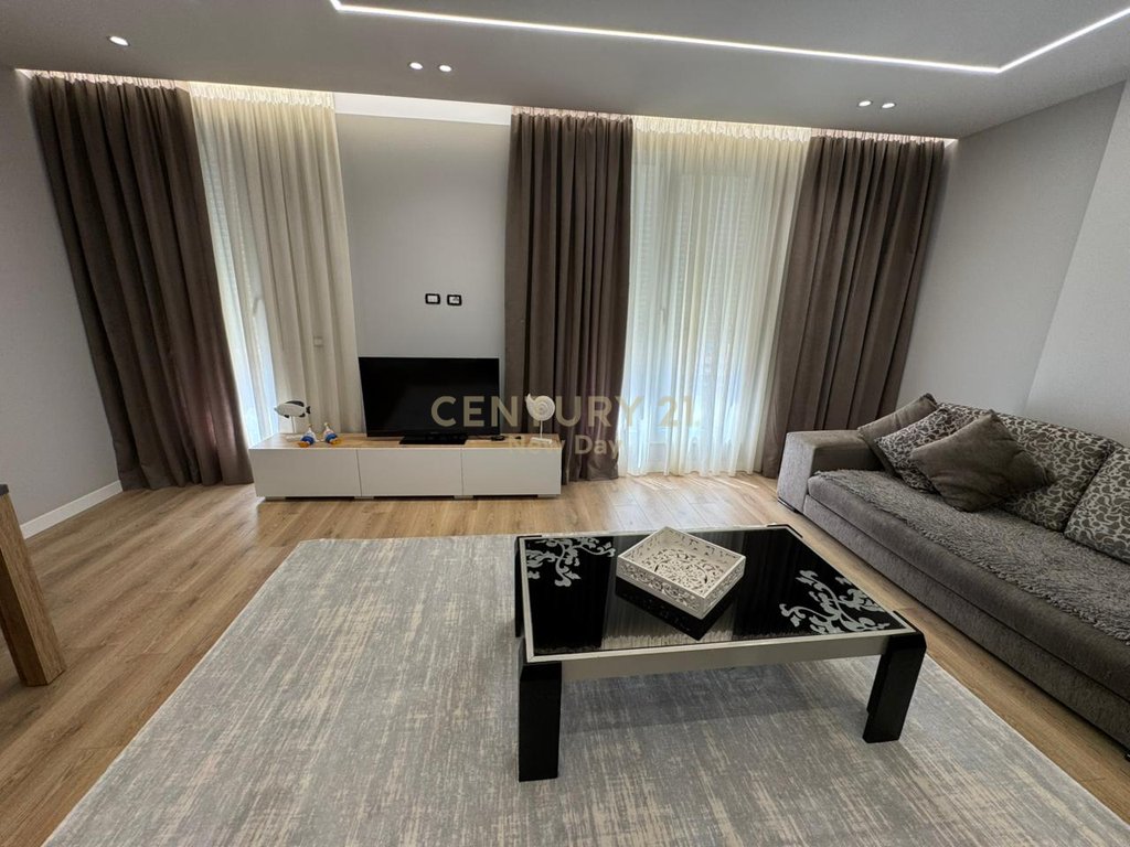 Se alquila super apartamento 2+1+2 con vista al mar en currila!