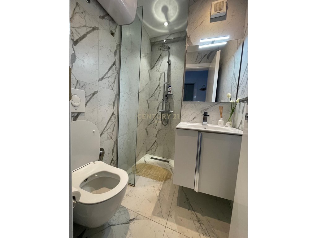 Se alquila super apartamento 2+1+2 con vista al mar en currila!