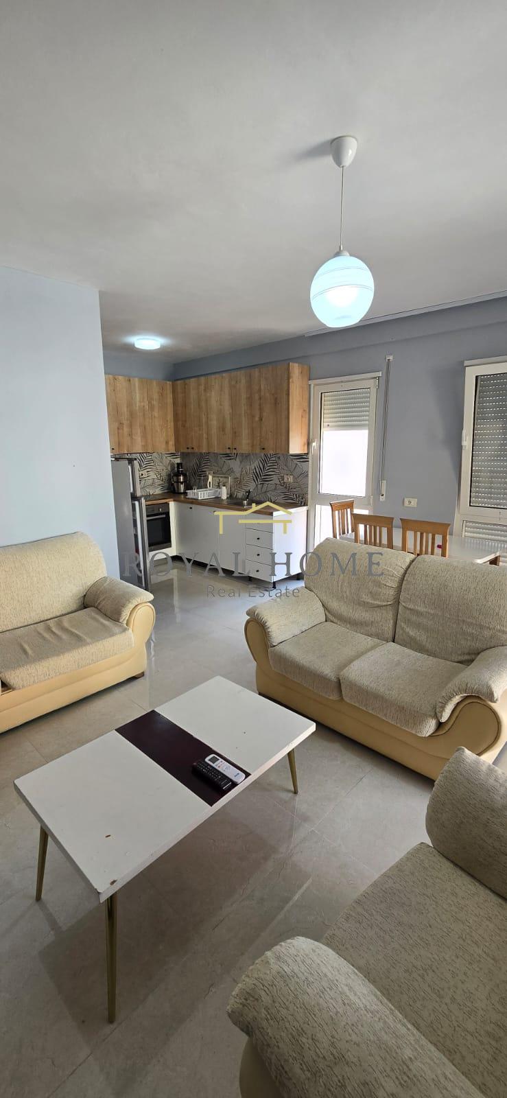 Shitet apartament 2+1 – Rruga mine peza