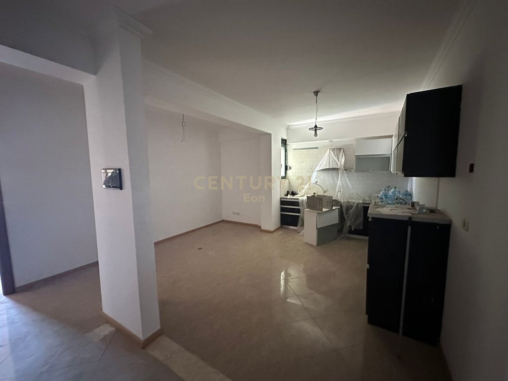 Shesim apartament 1+1 prane drejtorise se policise, durres !
