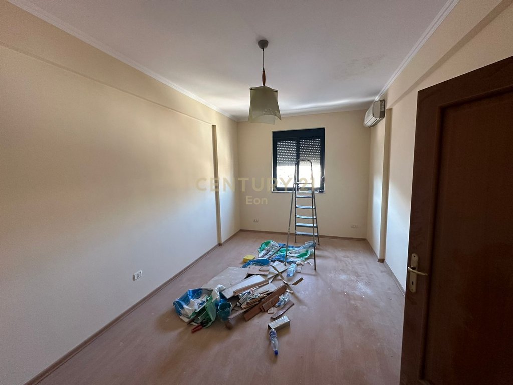 Shesim apartament 1+1 prane drejtorise se policise, durres !