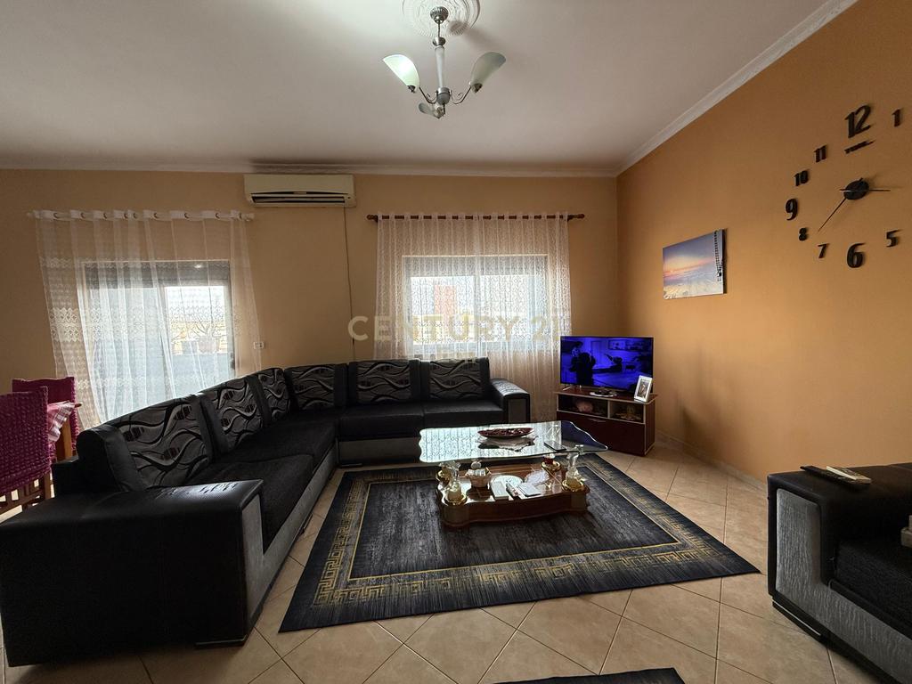 Shesim apartament 1+1 prane drejtorise se policise, durres !