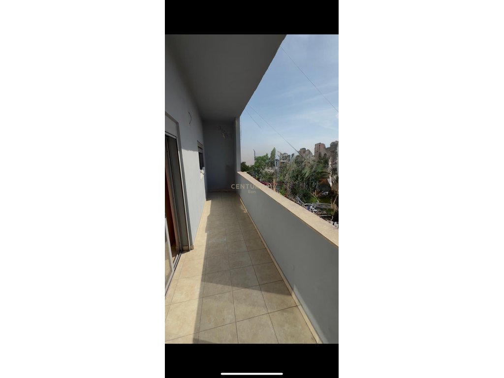 Shesim apartament 1+1 prane drejtorise se policise, durres !