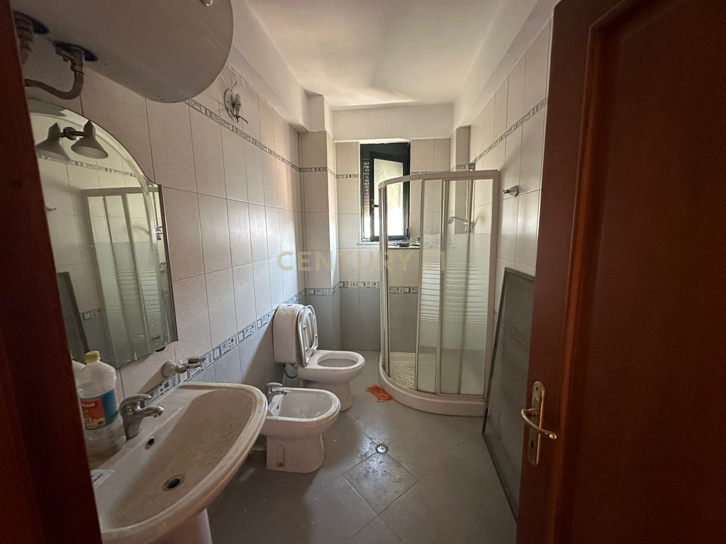 Shesim apartament 1+1 prane drejtorise se policise, durres !