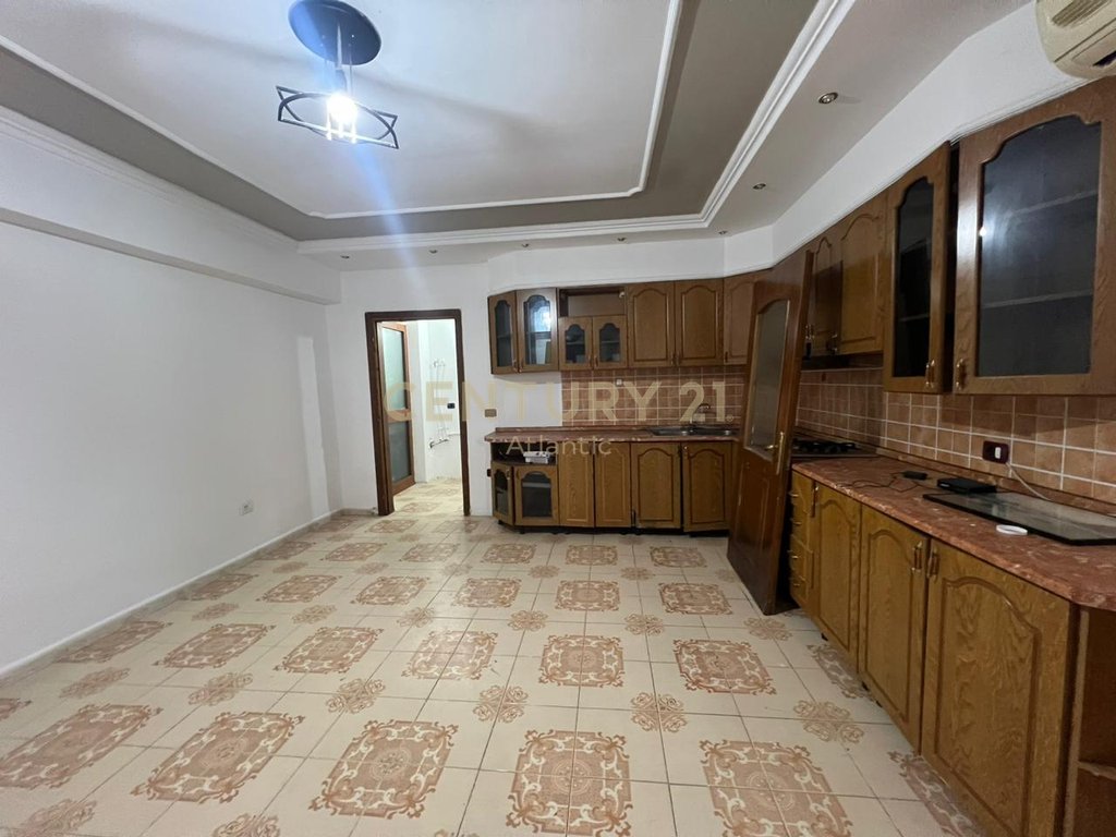Shesim apartament 1+1 prane drejtorise se policise, durres !