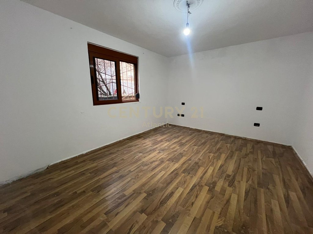 Shesim apartament 1+1 prane drejtorise se policise, durres !