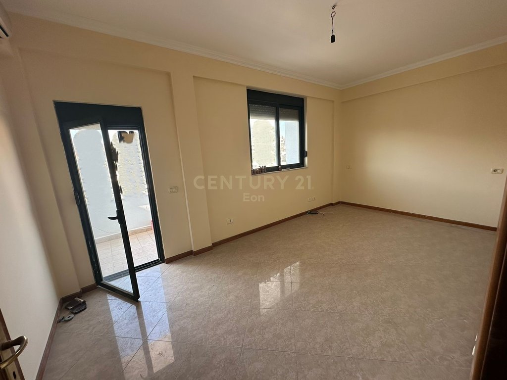 Shesim apartament 1+1 prane drejtorise se policise, durres !