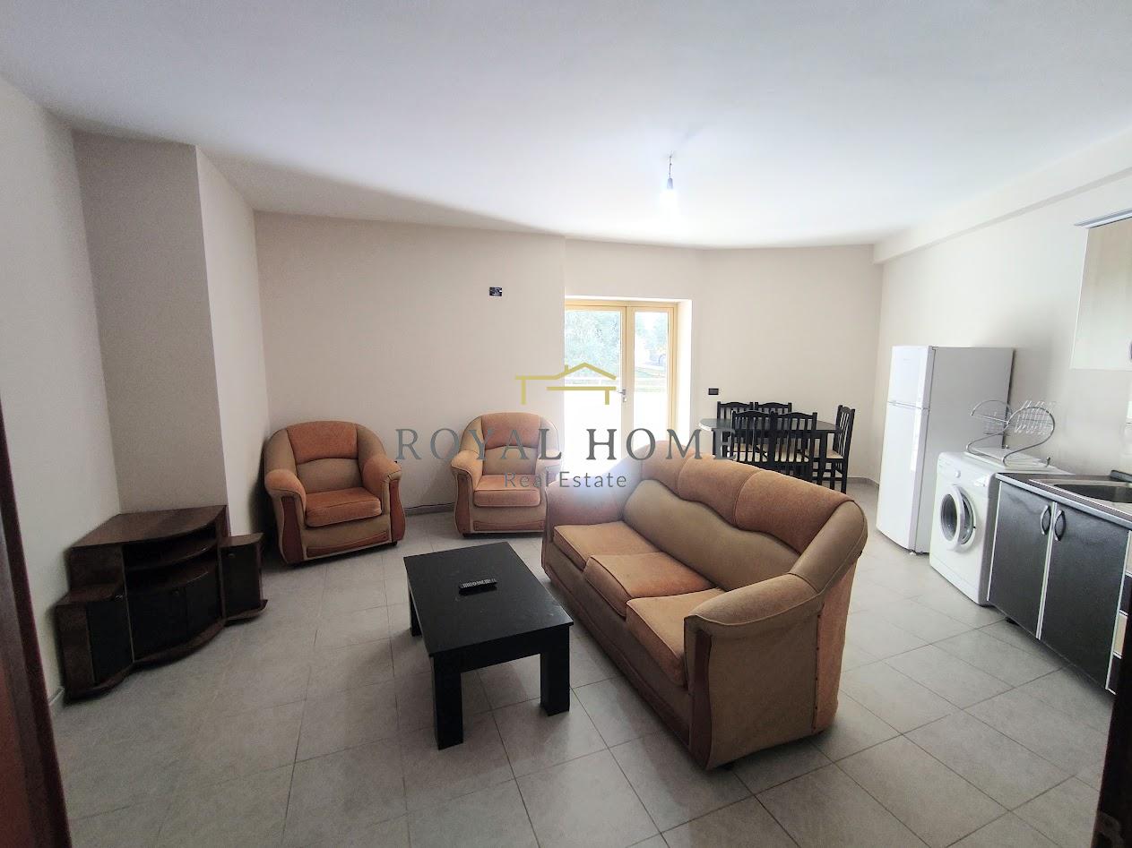 Shitet apartamenti 2+1 – Ne fresk, prane stacionit te fundit te porcelanit