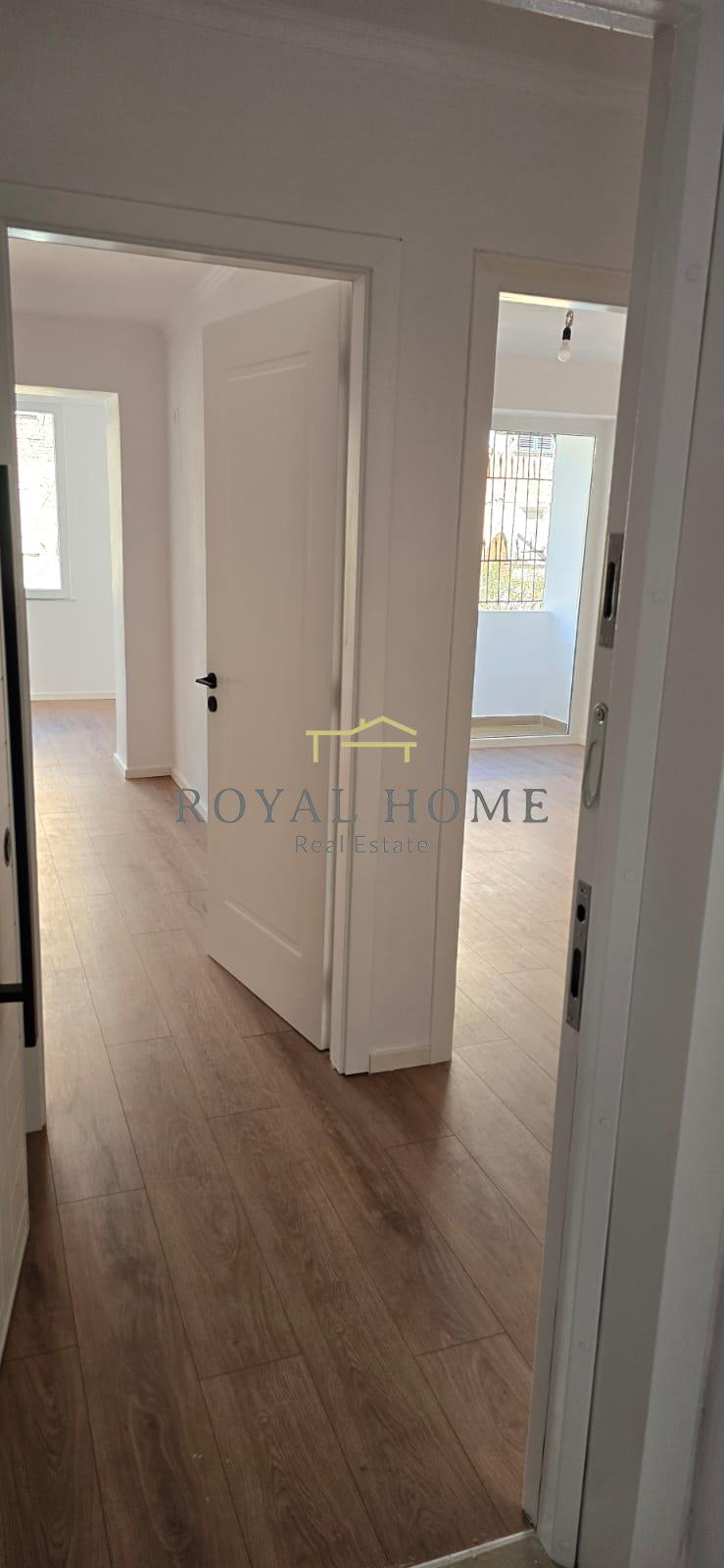 Shitet apartament 1+1 – Te mozaiku i tiranës