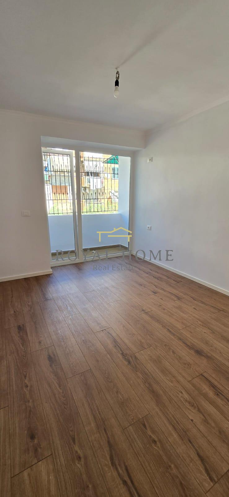 Shitet apartament 1+1 – Te mozaiku i tiranës
