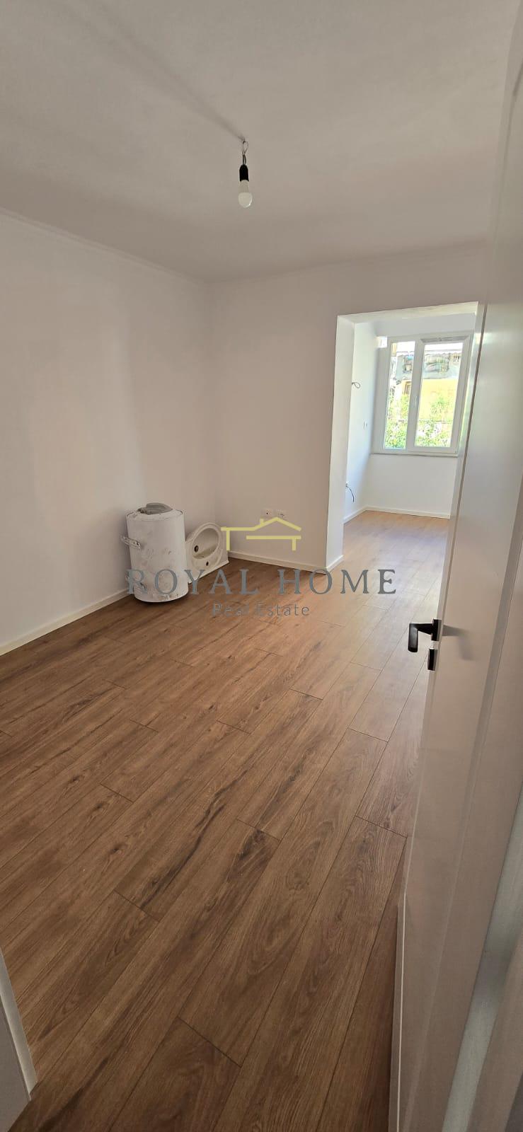 Shitet apartament 1+1 – Te mozaiku i tiranës