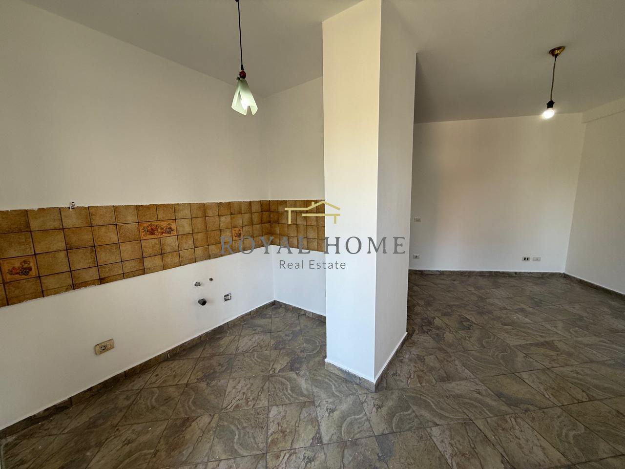 Pazari i ri studio à vendre