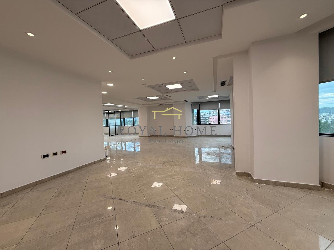 À alugar ambiente open space – Kullat binjakë