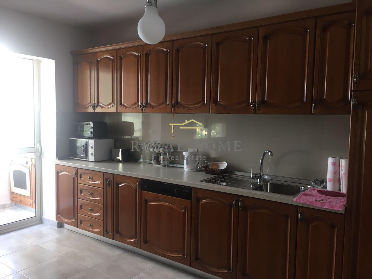 Apartament 2+1 per qera tek myslym shyri