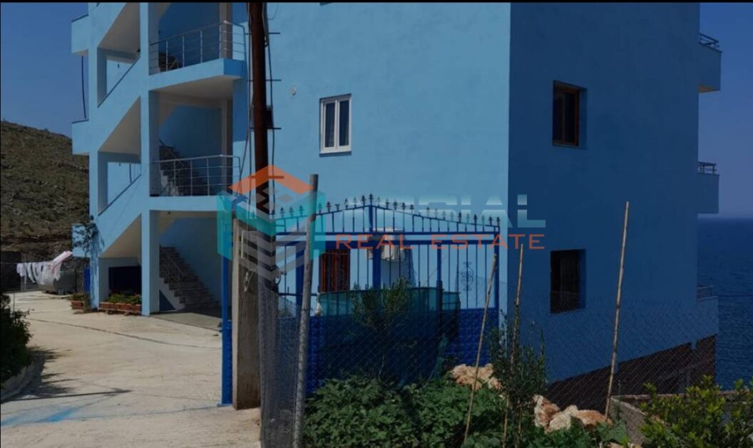 Espace commercial à vendre à bregdet, sarande | marsial