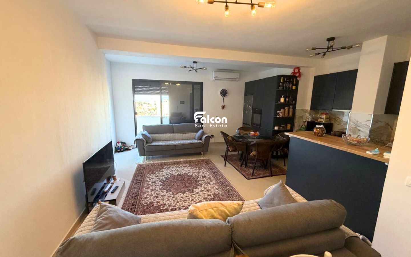 Shitet apartament 2+1+2 me verandë, në zonën e spitalit, Durrës !!
