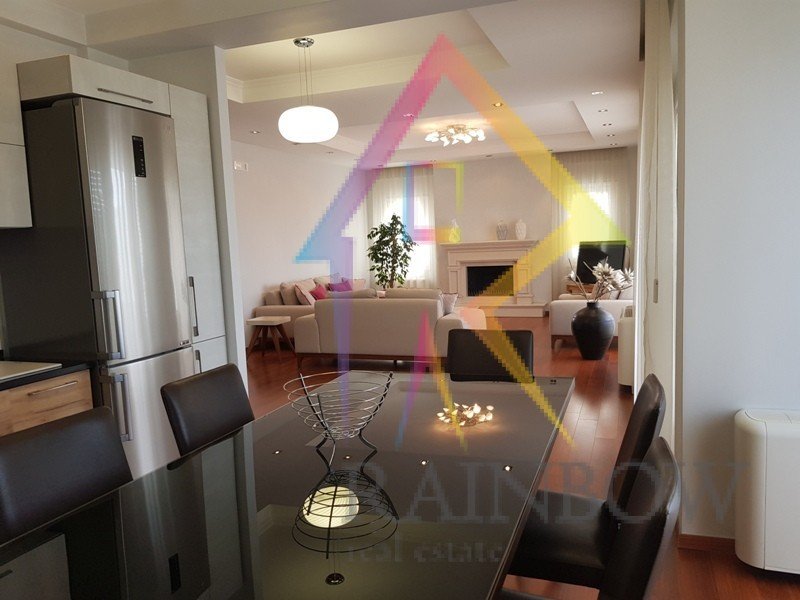 Appartamento di lusso in affitto vicino alle ville americane — Rainbow - real estate albania