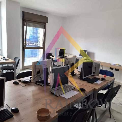 Bürofläche zur miete im zentrum — Rainbow - real estate albania