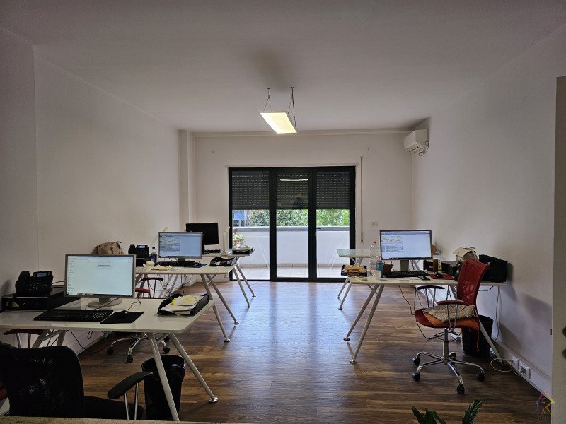 Ufficio in affitto vicino a rtsh — Rainbow - real estate albania