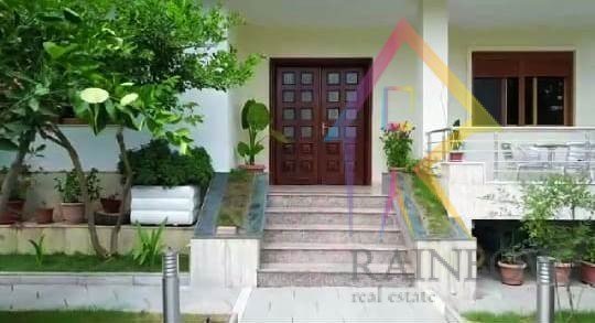 Schönes villa zum verkauf mit hof in Sauk — Rainbow - real estate albania