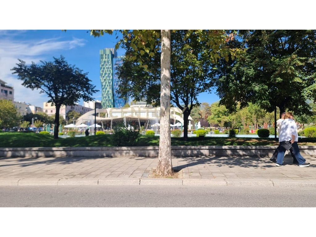 Bar / restaurante à venda em shallvaret, em frente ao tajvan, Tirana. Preço reduzido de 280.000 € para 250.000 €!