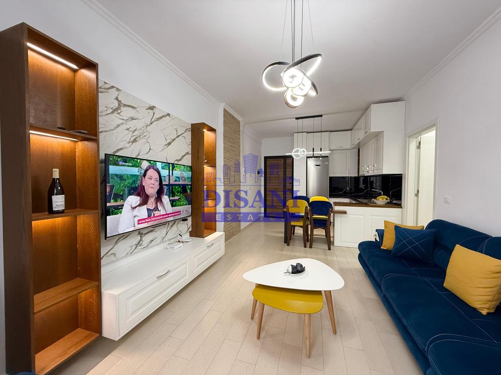 À louer appartement 2+1 à tek kodra e diellit!