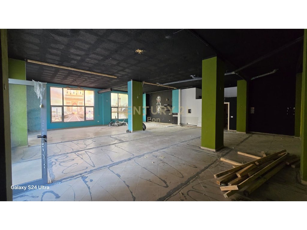Espacio comercial de 170 m² en alquiler en Durrës!