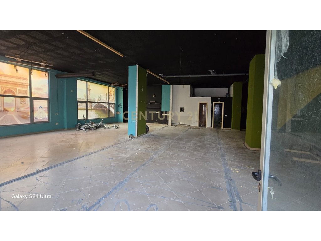 Espacio comercial de 170 m² en alquiler en Durrës! (2)