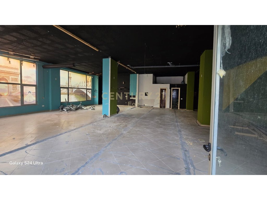 Espacio comercial de 170 m² en alquiler en Durrës! (3)