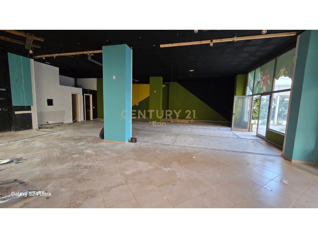 Espacio comercial de 170 m² en alquiler en Durrës! (4)