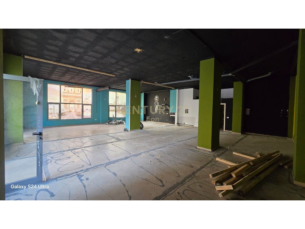 Espacio comercial de 170 m² en alquiler en Durrës! (5)