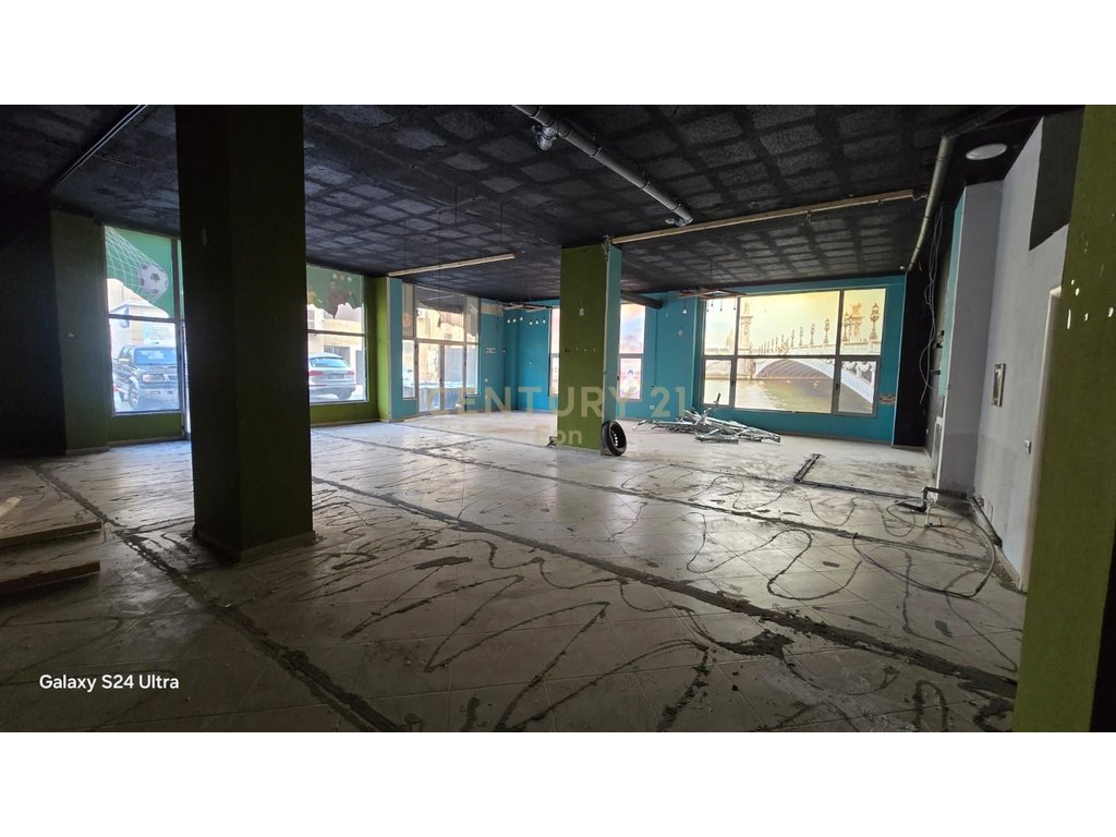 Espacio comercial de 170 m² en alquiler en Durrës! (6)