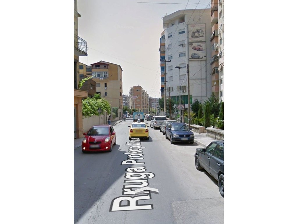 Ambiente commerciale in vendita a komuna parisit!