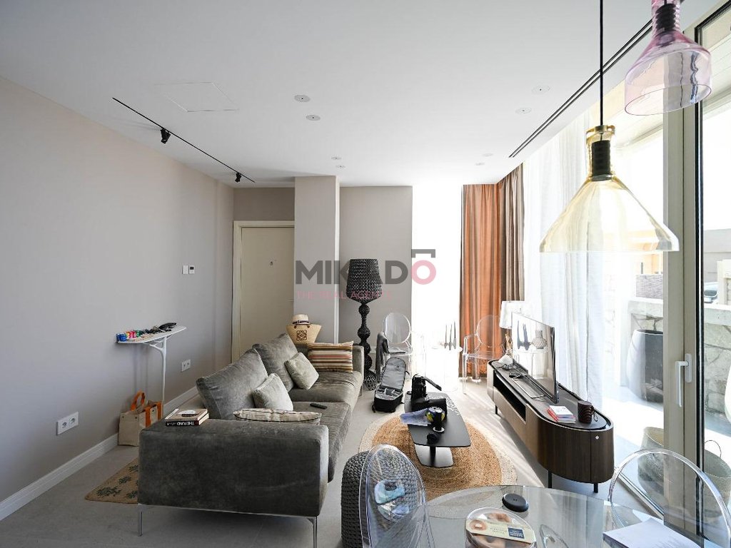 Shitet apartament luksoz 2+1 me 1 post parkimi në green coast, palasë