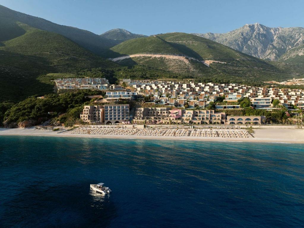 Shitet apartament luksoz 2+1 me 1 post parkimi në green coast, palasë