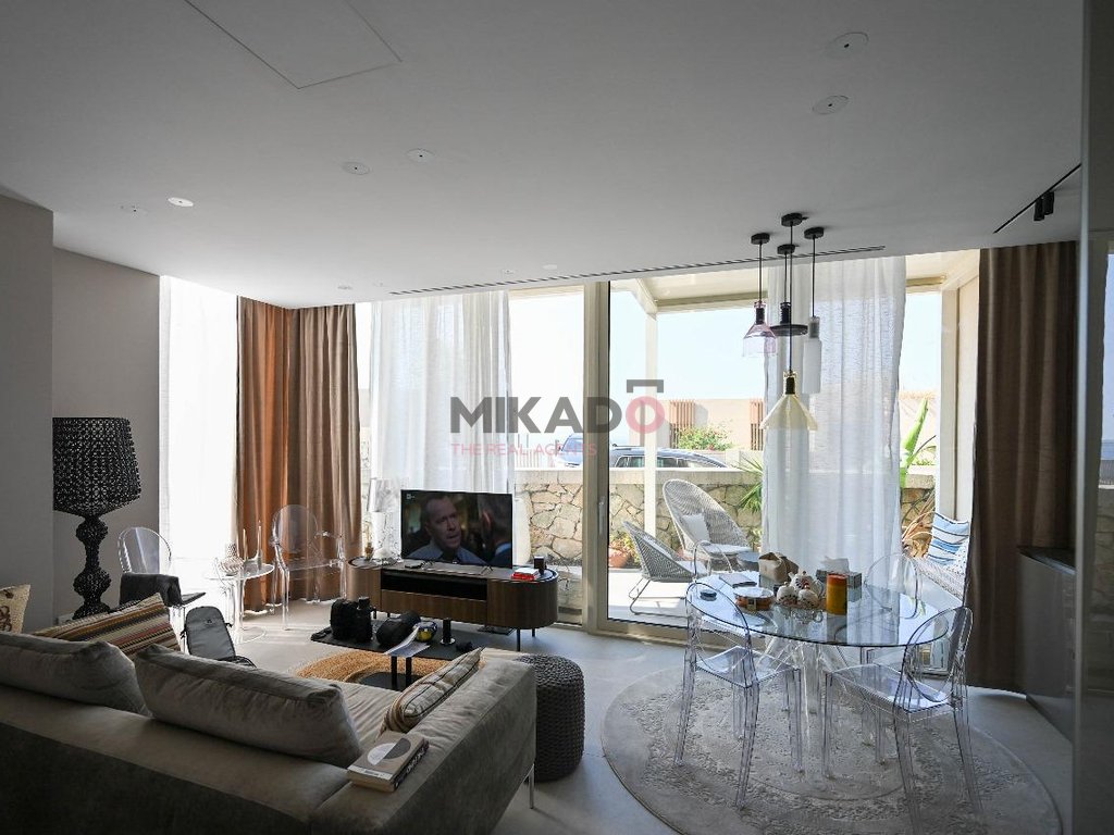 Shitet apartament luksoz 2+1 me 1 post parkimi në green coast, palasë
