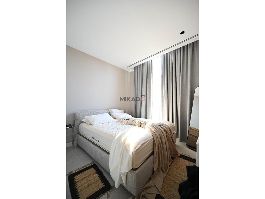 Shitet apartament luksoz 2+1 me 1 post parkimi në green coast, palasë