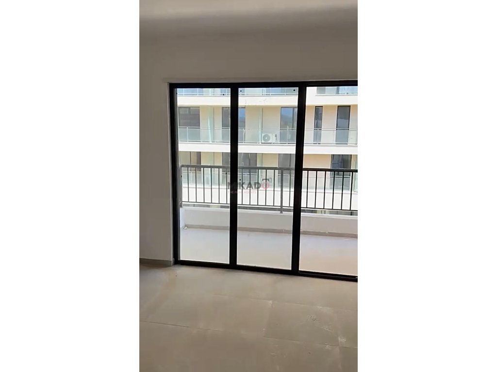 Apartamento à venda 2+1+2 na rua de Durrës, perto do hotel colosseo!