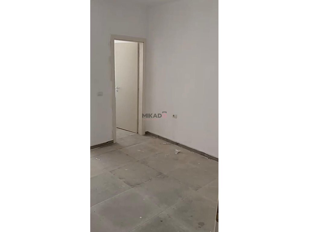 Apartamento à venda 2+1+2 na rua de Durrës, perto do hotel colosseo!