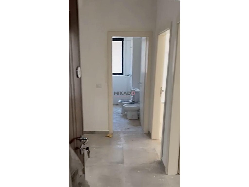 Apartamento à venda 2+1+2 na rua de Durrës, perto do hotel colosseo!