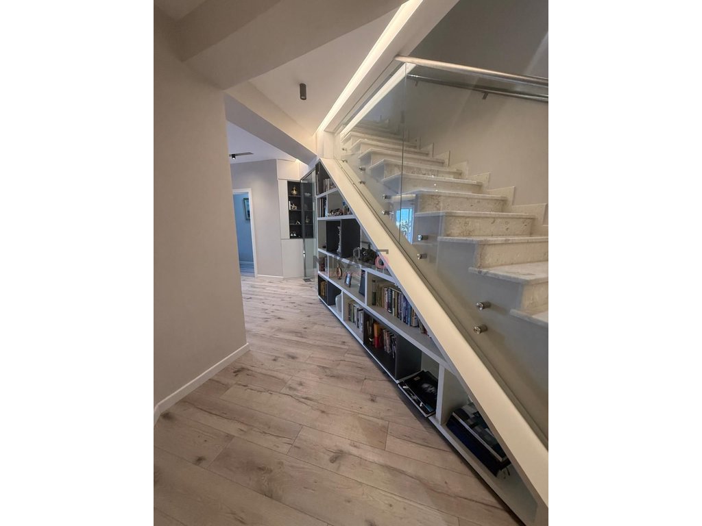 Zum verkauf: Super triplex in der nähe von kodra e diellit! (4)