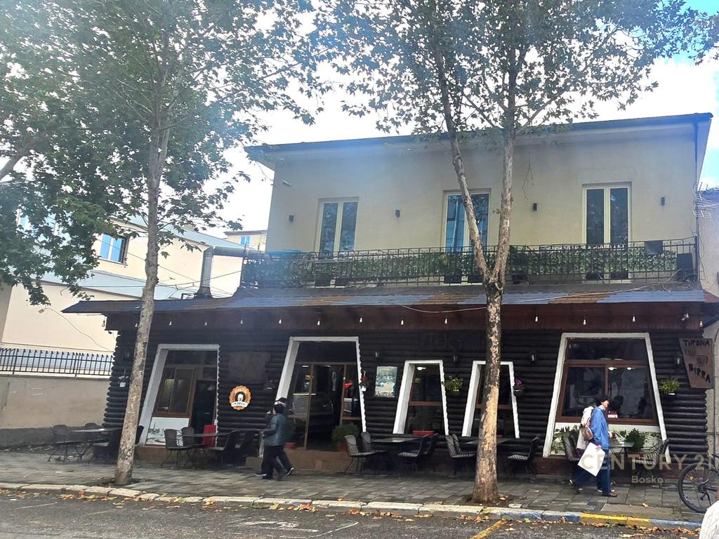 Anno di affari & appartamento, blocco dell'ambasciata, Tirana