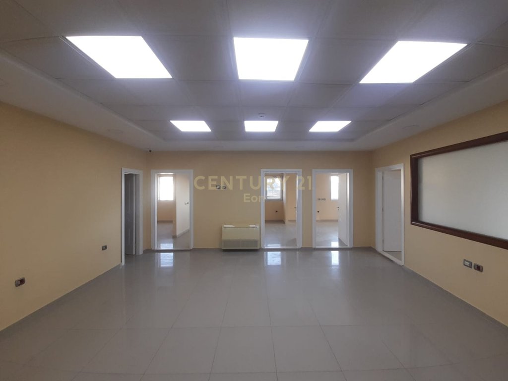 Espace multifonctionnel à louer à shkozet, Durrës!