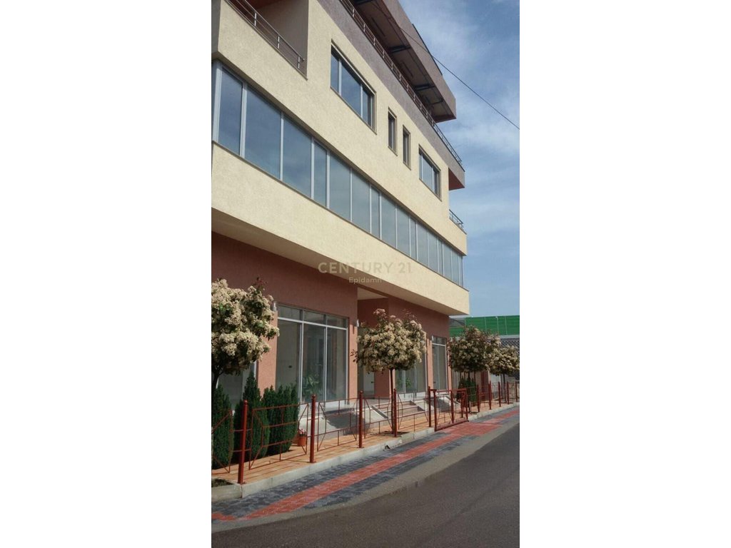 Espace multifonctionnel à louer à shkozet, Durrës!