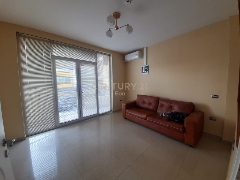 Espace multifonctionnel à louer à shkozet, Durrës!