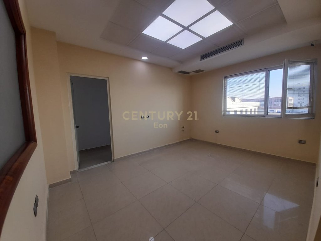 Espace multifonctionnel à louer à shkozet, Durrës!