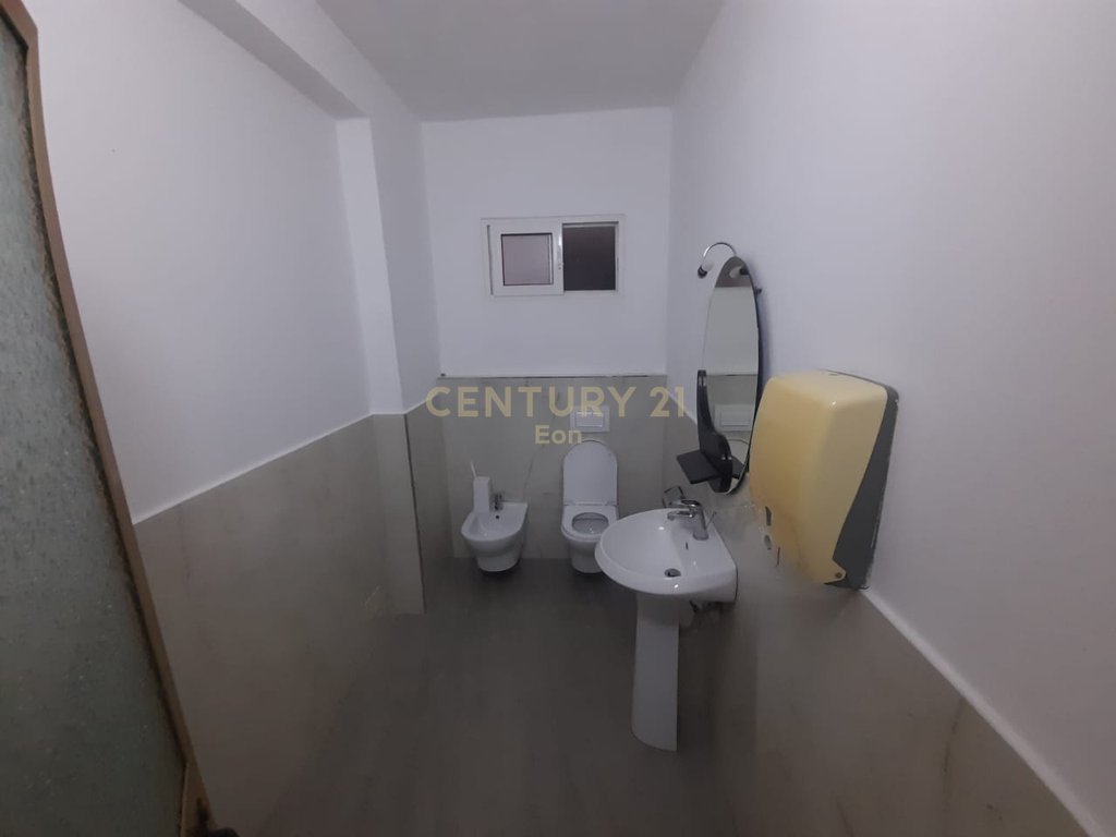 Espace multifonctionnel à louer à shkozet, Durrës!