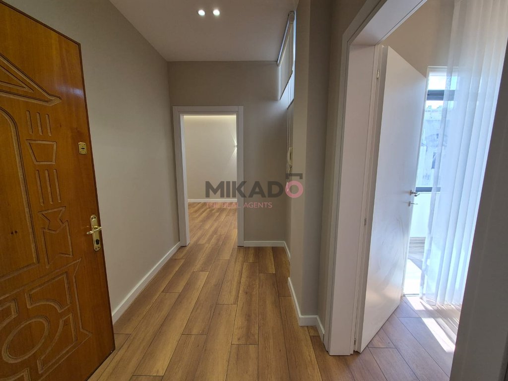 Appartement à vendre 1+1 près de 21 dhjetori !