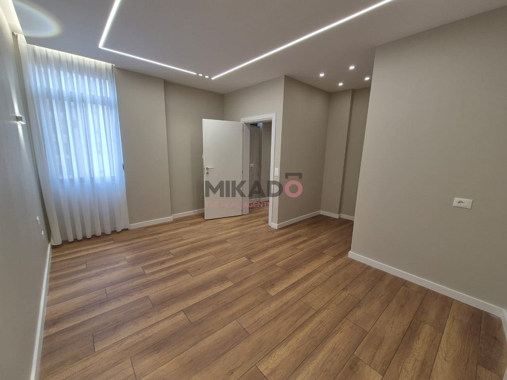 Appartement à vendre 1+1 près de 21 dhjetori !
