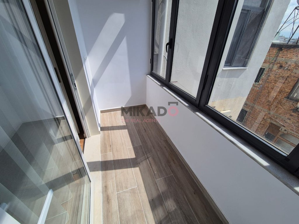 Appartement à vendre 1+1 près de 21 dhjetori !